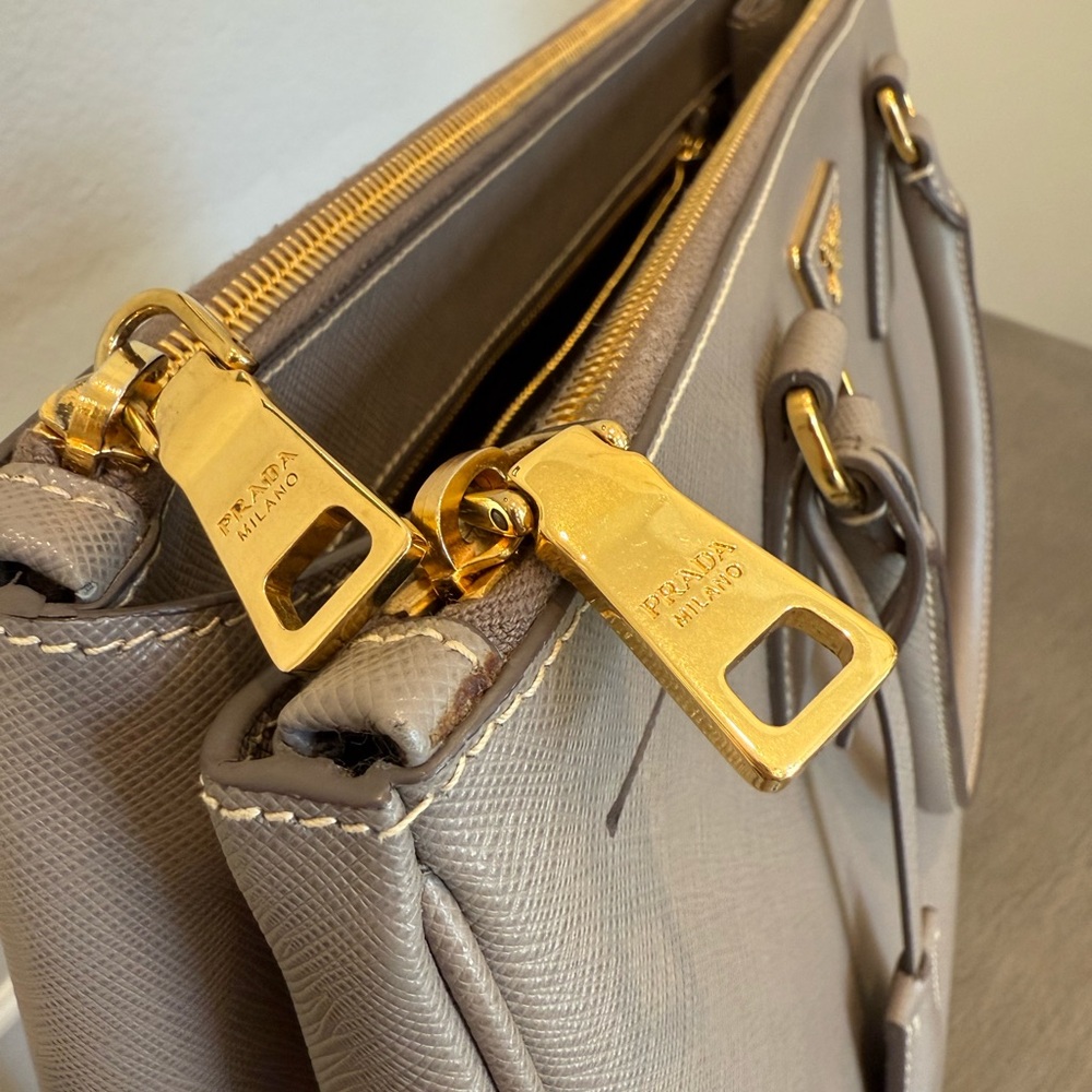 Prada | Large Galleria Saffiano Tote - Picture 7 of 17